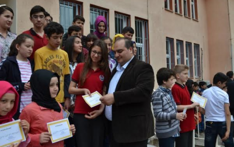 Atatürk İlk ve Orta Okulu Mezuniyet Töreni Düzenledi.