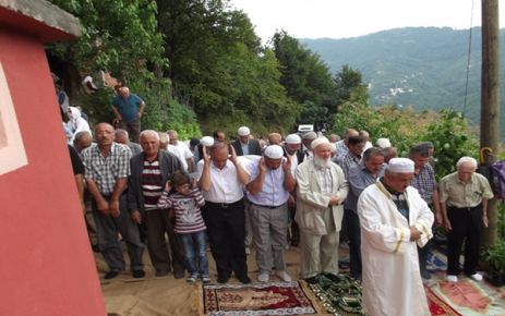 Ayşe Karadeniz son yolculuğuna uğurlandı.