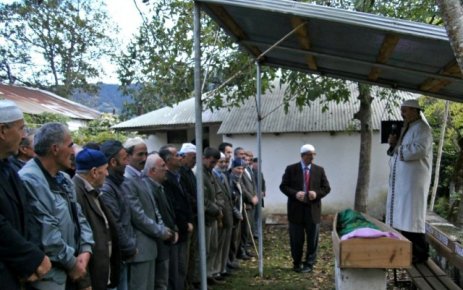 Bir çınarı daha ebediyete uğurladık.