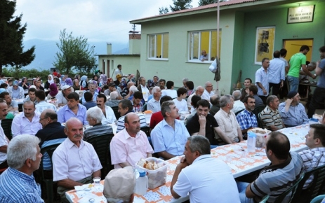 Çakmaklar Kuyumculuk İftar yemeği verdi.