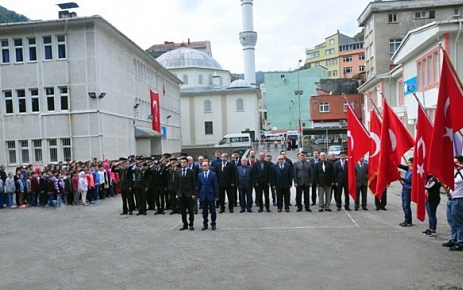 Cumhuriyetin 94. yıldönümü Şalpazarı'nda düzenlenen törenle kutlandı.