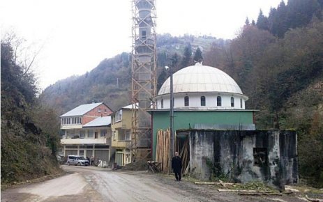 Dere camii'nde minare inşaatı