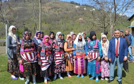 Dikiş nakış kursu düzenlene sergiyle son buldu. 