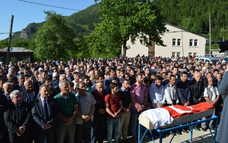 Hüseyin Karadere gözyaşları arasında ebediyete uğurlandı.