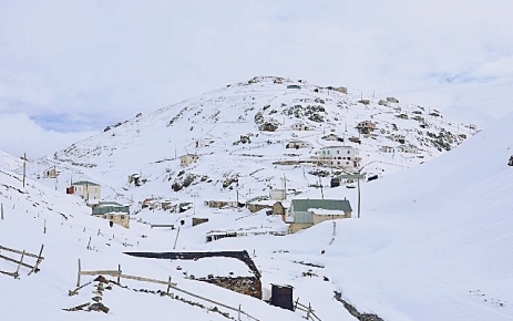 Kadırga'da üç kişi mahsur kaldı.