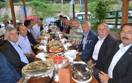Muhtarlar Derneği Acısu'da İftar Verdi