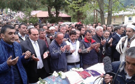 Nesrin Aksoy gözyaşları arasında toprağa verildi.