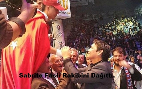 Sabriye Faslı rakibini dağıttı.