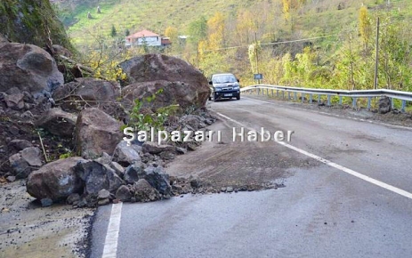 Şalpazarı Beşikdüzü Karayolu Heyelan Sonucu Ulaşıma Kapandı.