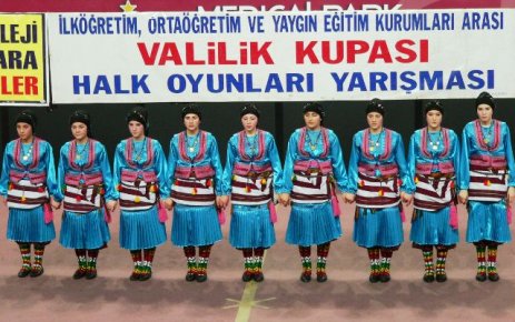 Şalpazarı ÇPL kız folklör ekibi 4. oldu. 