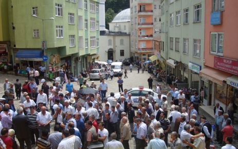 Şalpazarı Muhtarlar Derneği'nden Adliye protestosu.