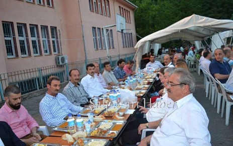 Trabzon Şalpazarılılar Yardımlaşma Kültür ve Dayanışma Derneği İftar Yemeği Verdi.