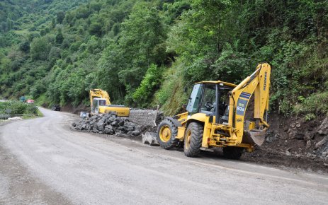 Yollar yapılıyor.